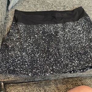 Lululemon size 6 Athliesure Skirt/Skort Black Spatter Flat Front Pleated Back